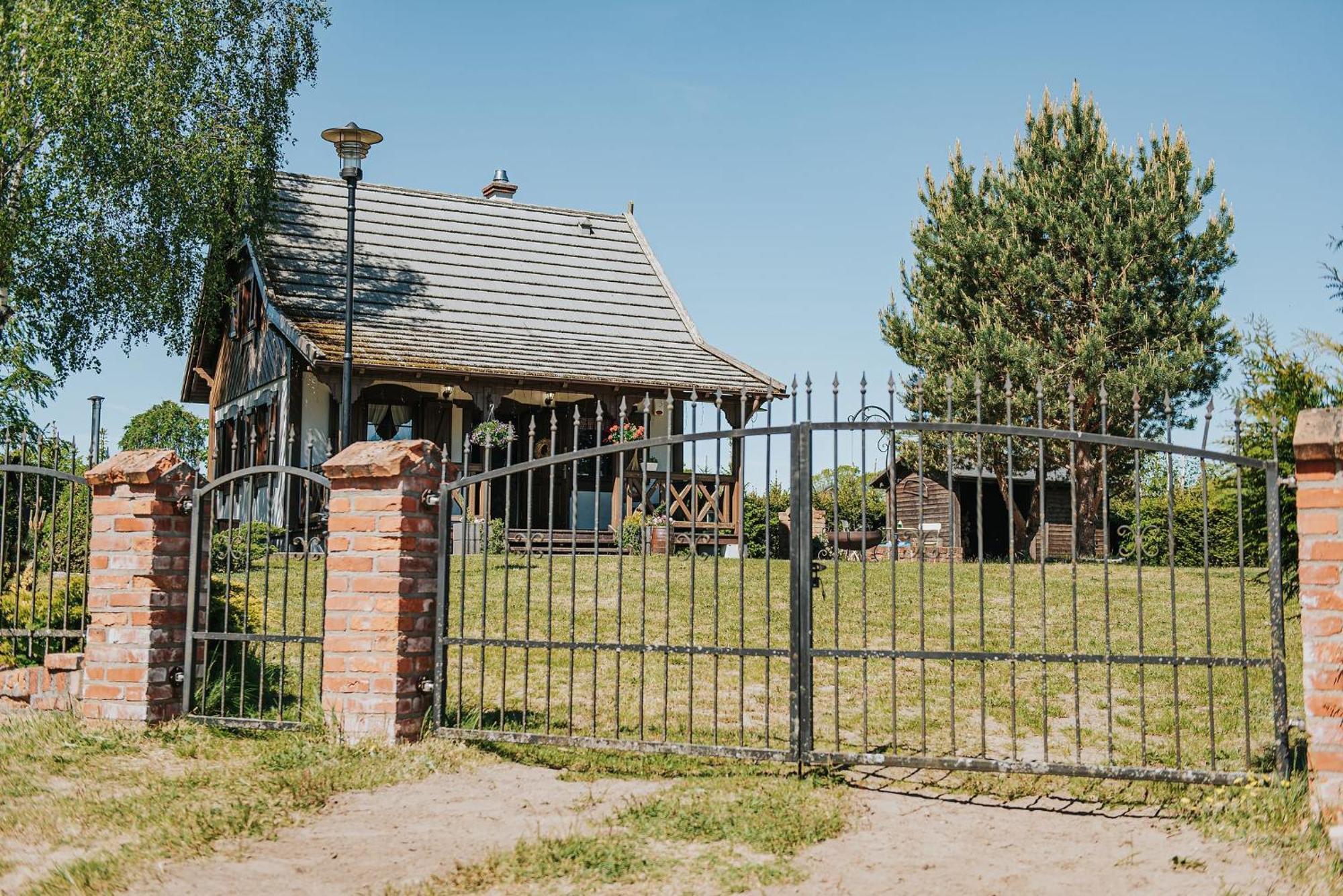 Вилла Rajski Domek Nad Jeziorem Radacz Борне-Сулиново Экстерьер фото